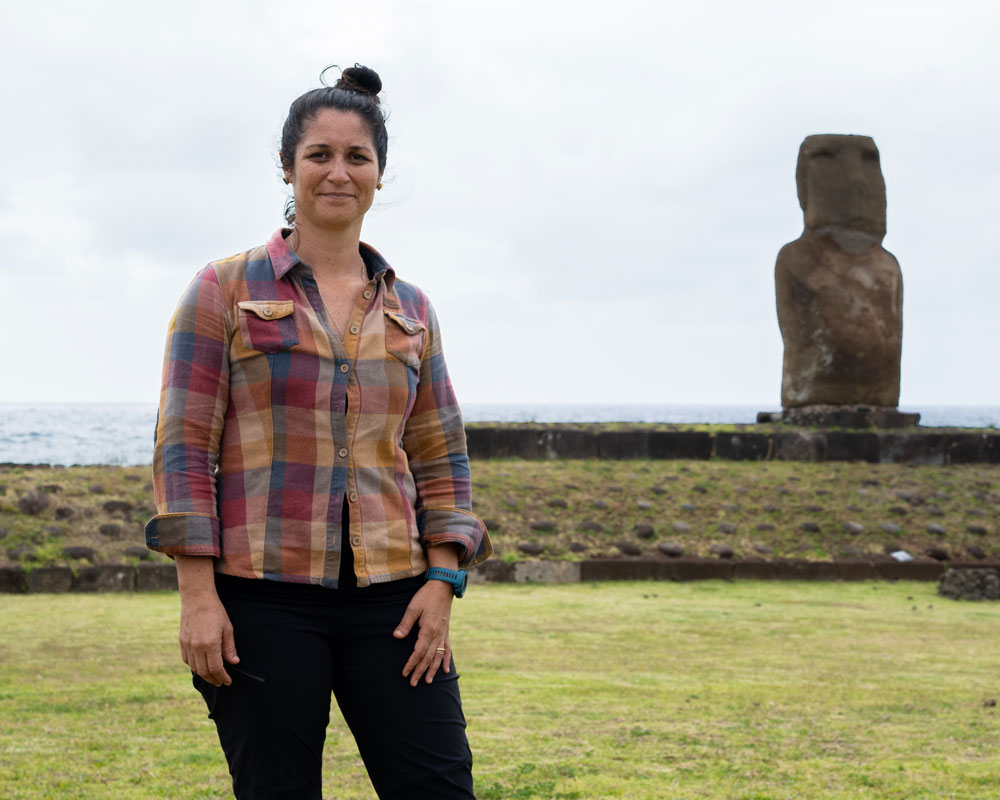 Merahi with a moai in the background.